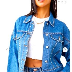 FOREVER 21 CROPPED OVERSIZED STUDDED DENIM JACKET